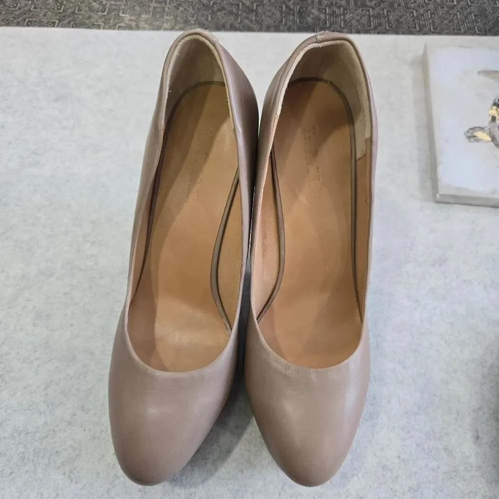 🐢 L.A.M.B. Women Novice Taupe High Wedge Slip On Size 9.5 Pumps
